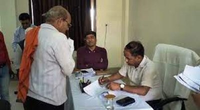 कलेक्टर डॉ सिंह ने जनदर्शन कार्यक्रम में सुनी दूर-दराज से पहुंचे ग्रामीणों की समस्यायें