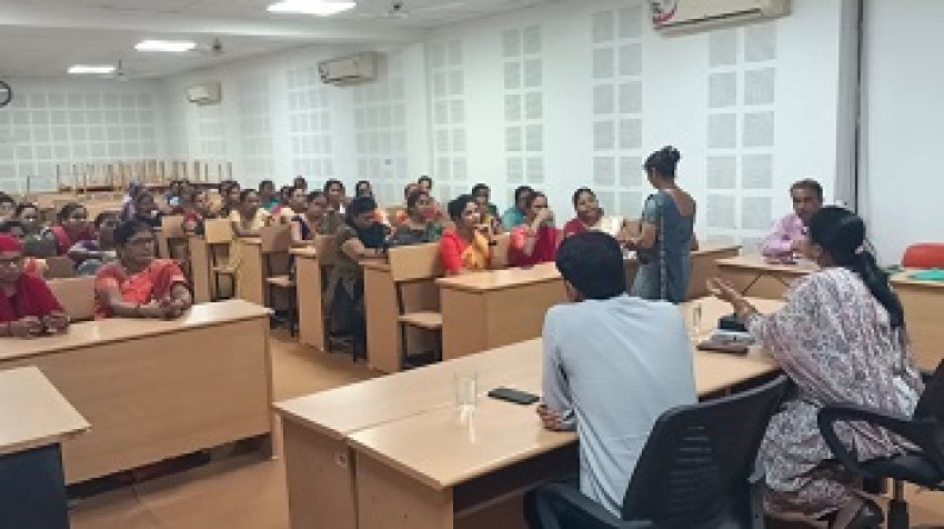 आयुष्मानकार्ड का प्रोग्रेस बढ़ाने के लिए आंगनबाड़ी कार्यकर्ताओं की ली गई निगम सभागार में बैठक