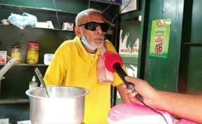 'बाबा का ढाबा' वाले बाबा पहुंचे थाने, बोले- गौरव ने पत्नी व भाई के अकाउंट में मंगाई चंदे की रकम
