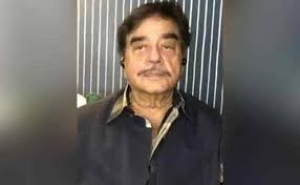 गांधी परिवार वोट दिलाने वाला, सोनिया अभी बनी रहें कांग्रेस की कार्यकारी अध्&zwj;यक्ष: शत्रुघ्न सिन्हा