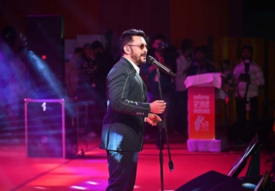 राज्योत्सव में बॉलीवुड के पार्श्व गायक आदित्य नारायण सहित छत्तीसगढ़ के कलाकारों ने बिखेरा रंग