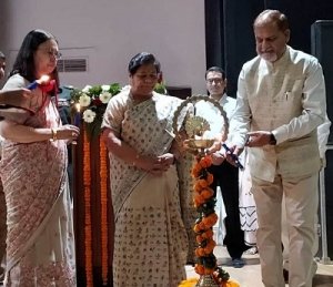 राज्यपाल उइके डॉ. हरवंश सिंह जज दंत चिकित्सा संस्थान के व्हाईट कोट सेरेमनी में शामिल हुई