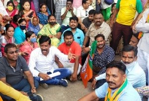 *सिद्धार्थ नगर में बांटे गये अवैध नोटिस को तत्काल प्रभाव से निरस्त करें आयुक्त-अजय वर्मा