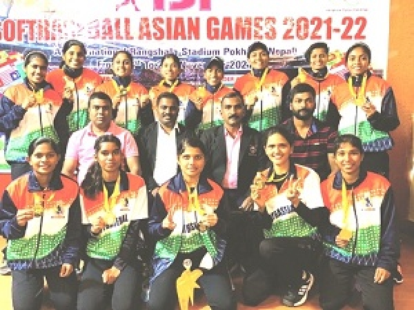 कमला कॉलेज की छात्राओं को सॉफ्ट बेसबॉल एशियन गेम्स में गोल्ड मेडल
