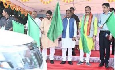 छत्तीसगढ़ की स्वास्थ्य व्यवस्था को सशक्त और सुलभ बनाने की दिशा में जुड़ा नया अध्याय : मुख्यमंत्री ने मैदानी स्वास्थ्य अमले के लिए 151 नए वाहनों को दिखाई हरी झंडी
