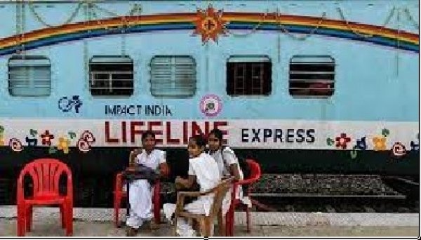 लाईफ लाईन एक्सप्रेस के माध्यम से विभिन्न रोगों का उपचार हुआ प्रारंभ