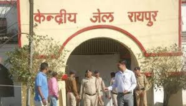 केन्द्रीय जेल रायपुर में दो कैदियों के बीच वर्चस्व की लड़ाई ! जख्मी कैदी मेकाहारा में भर्ती