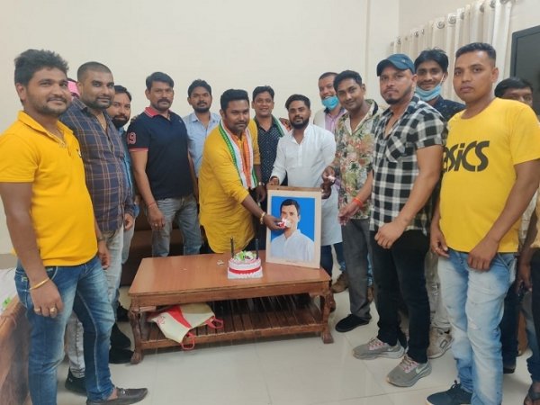 धूमधाम से मनाया गया राहुल गांधी की जन्मदिन