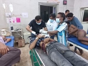 अस्पताल में मरीजों की संख्या बढ़ी तो सिविल सर्जन ने संभाला मोर्चा , अस्पताल का निरीक्षण करने निकले डॉण् प्रभाकर ने दिया प्रेरक संदेश