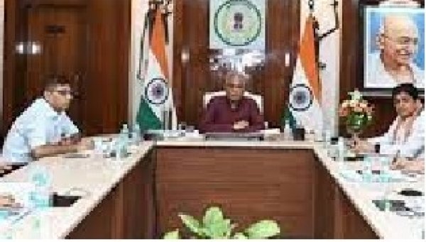 मुख्यमंत्री  बघेल ने सरकारी अस्पतालों में जेनेरिक दवाईयों के बजाय ब्रांडेड दवाई लिखने पर जताई कड़ी नाराजगी