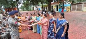 जहां कभी बंदूक थी, वहां बंधा रिश्तों का धागा&hellip; ,बस्तर में राखी ने बदली 'दुश्मनी' की परिभाषा