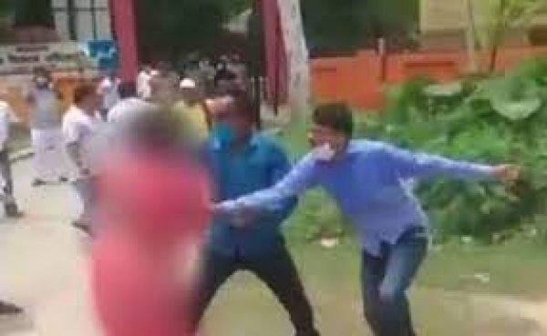 महिला की साड़ी खींचने के मामले में 6 पुलिस वाले सस्पेंड, 1 आरोपी गिरफ्तार