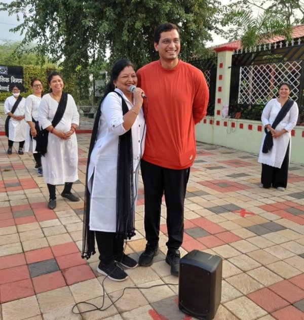 सुबह 5.30 बजे सेक्टर 1 विवेकानंद पार्क पहुंचे विधायक देवेंद्र यादव, सनराइज एरोबिक्स वुमेन्स क्लब की महिलाओं से मिले, बढ़ाया उत्साह