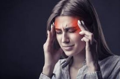 सिर में अचानक ही होने लगता है तेज दर्द तो खाकर देख लें यह एक चीज, Headache से मिल जाएगी राहत