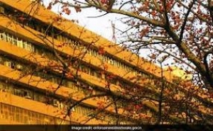 ईडी ने पूर्व आईएएस अधिकारी की 27 करोड़ रुपये से अधिक की संपत्तियां कुर्क कीं