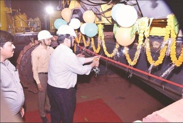 दल्ली यंत्रीकृत खदान दो नए बीईएमएल शोवेल तथा एक नए ड्रिल मशीन की सौगात