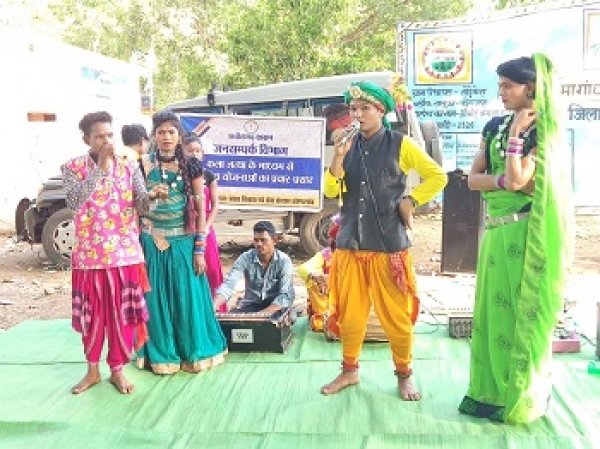 कला जत्था के माध्यम से ग्रामीणों को शासकीय योजनाओं की मिली जानकारी