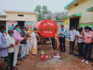 विधायक जगदलपुर एवं संसदीय सचिव रेखचंद जैन ने सुदूरवर्ती दरभा ब्लाक के नौ ग्रामों में किया पेयजल टैंकर वितरण