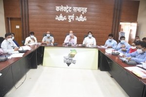 नोटिस के बाद भी नहीं पटाया शुल्क तो अविलंब करें कुर्की की कार्रवाई -कलेक्टर भुरे
