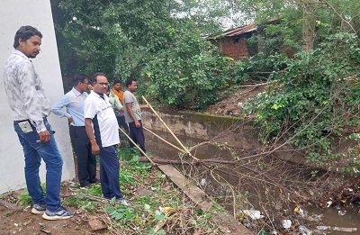 प्रभारी महापौर नरेंद्र बंजारे ने वार्ड क्रमांक 43 नाला सफाई कार्य का किया निरीक्षण: