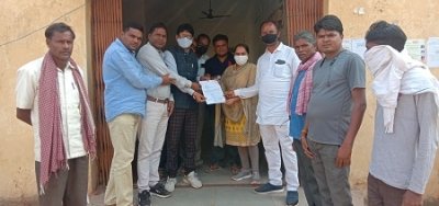 15 रुपये की दर से बारदाना उपलब्ध कराने किसानों ने दिया ज्ञापन
