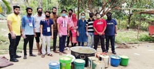 Stray Safe Art के युवा साथी अपनी पॉकेट मनी से कर रहे बेजुबान जानवरों की सेवा