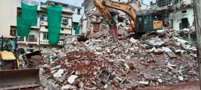 गंजपारा में जर्जर भवन तोड़ने का नियम विरुद्ध खेल – क्या लाखो में सौदा, FIR के निर्देश भी बेअसर?