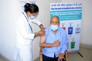 60 वर्ष से अधिक आयु के वरिष्ठ नागरिकों का कोविड-19, टीकाकरण जारी