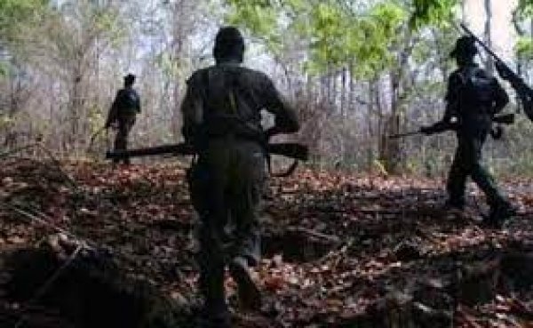 छत्‍तीसगढ़   दंतेवाड़ा के जंगलों में पुलिस जवानों के साथ मुठभेड़ में एक नक्‍सली ढेर