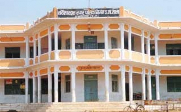 संस्कारधानी : शहर के म्यूनिसपल स्कूल खेल मैदान का होगा अब कायाकल्प- लॉन घास की हरीतिमा से बढ़ेगी शोभा