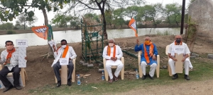 टूल किट मामले में भाजपा का धरना प्रदर्शन , की स्वयं के गिरफ्तारी की मांग ..