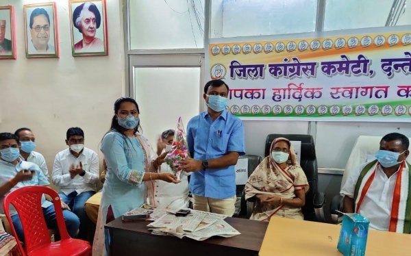 प्रभारी मंत्री,सांसद व विधायक के मौजूदगी में दंतेवाड़ा कांग्रेस भवन में हुई कार्यकर्ताओं की बैठक...