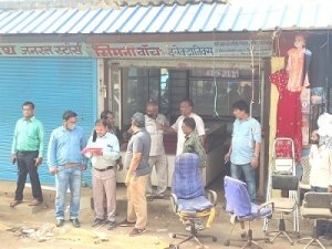 निगम ने अवैध काबिज दुकानदार से दुकान खाली कराया गया