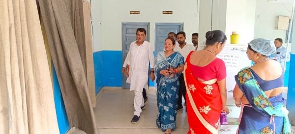 महापौर ने किया कार्यालय का औचक निरीक्षण  नदारद कर्मचारियों को अंतिम चेतावनी, नहीं सुधरे तो मौका नहीं