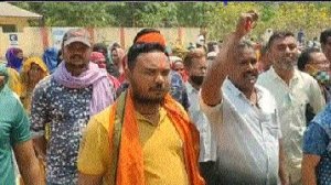 सालों से पानी की समस्या से जूझ रहे लोगों ने समस्या से निजात पाने पालिका व जिला प्रशासन के खिलाफ  खोला मोर्चा