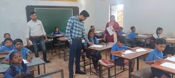 एकलव्य विद्यालय प्रवेश परीक्षा शांतिपूर्ण संपन्न