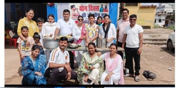 नवरात्रि में सेवा का अद्भुत उदाहरण : श्री जी योग समिति दुर्ग ने कोपीडीह में भव्य भंडारे का आयोजन