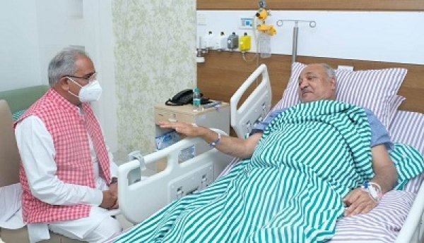 बड़ी खबर : कृषि मंत्री रविन्द्र चौबे की तबियत बिगड़ी रामकृष्ण हास्पिटल में भर्ती ,मुख्यमंत्री ने अस्पताल पहुंचकर कृषि मंत्री श्री रविन्द्र चौबे के स्वास्थ्य की ली जानकारी