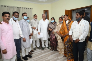 जिला सहकारी बैंक के अध्यक्ष नवाज खान के नेतृत्व में मुख्यमंत्री से जिला महामंत्री चुम्मन साहू ने की सौजन्य मुलाकात