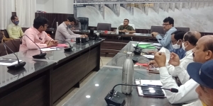 समय-सीमा बैठक में कलेक्टर ने ब्लाॅक स्तर पर जनचैपाल लगाने के दिए निर्देश