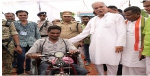 मुख्यमंत्री ने शुरू किया भेंट-मुलाकात अभियान का दूसरा चरण भेंट-मुलाकात के दूसरा चरण के लिए बस्तर संभाग के दौरे पर रवाना