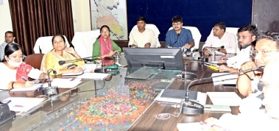 मुख्यमंत्री द्वारा भेंट-मुलाकात के दौरान की गई घोषणाओं पर करें त्वरित अमल - कलेक्टर