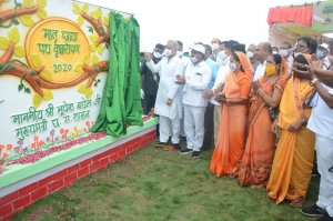 *मातृ छाया पथ वृक्षारोपण के लोकार्पण अवसर पर मुख्यमंत्री ने  रोपा कृष्ण वट और बेल*