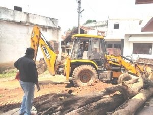 विधुत नगर और पोटिया कला में बुलडोजर सेे हटाया अतिक्रमण