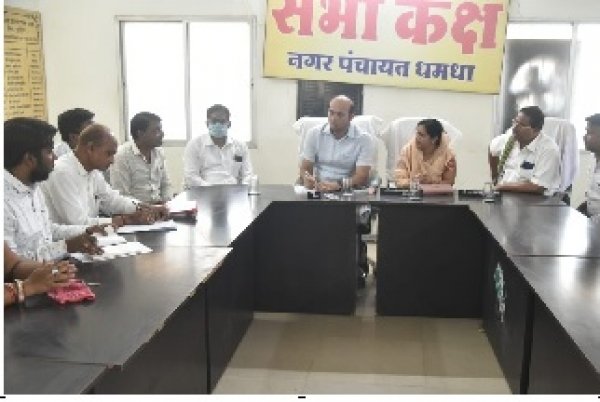 किसानों को छोड़ दीजिए, पटवारी मेरा फोन नहीं उठाता...