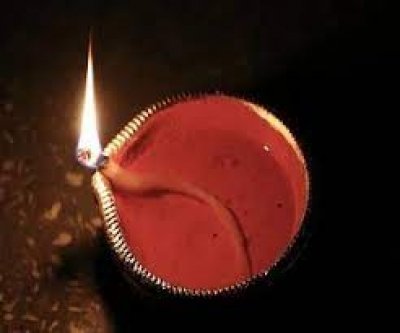 मान्यतानुसार इस तरह जलाना चाहिए घर में दीया, नहीं तो रूठ सकती हैं मां लक्ष्मी