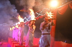 बनारस की तर्ज पर जगमगाई शिवनाथ महाआरती! 51 हज़ार दीयों से रौशन हुआ महमरा घाट, नया साल धूमधाम से शुरू