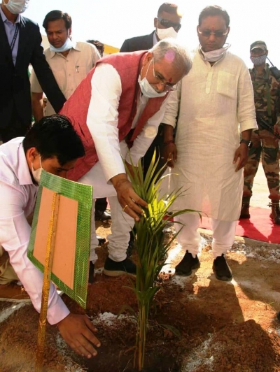 मुख्यमंत्री बघेल ने केंद्रीय विद्यालय गरांजी का किया अवलोकन , मुख्यमंत्री सहित मंत्रीगणों ने विद्यालय परिसर में किया वृक्षारोपण