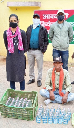 आबकारी विभाग की कार्रवाई, महाराष्ट्र निर्मित मदिरा जप्त