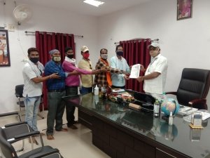सेन समाज ने राखी दूकान खोलने की मांग कलेक्टर को दिया ज्ञापन